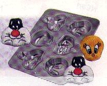 Retired Licensed Character Cake Pan - Sylvester & Tweety Mini